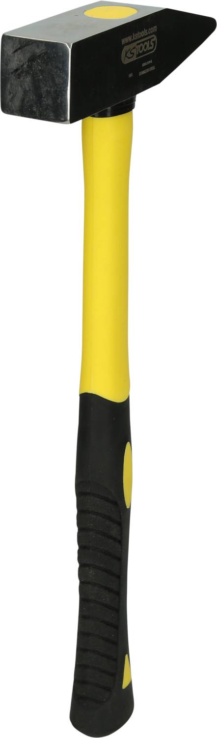 Ein Hammer mit gelbem Griff und schwarzem Kopf in Nahaufnahme.