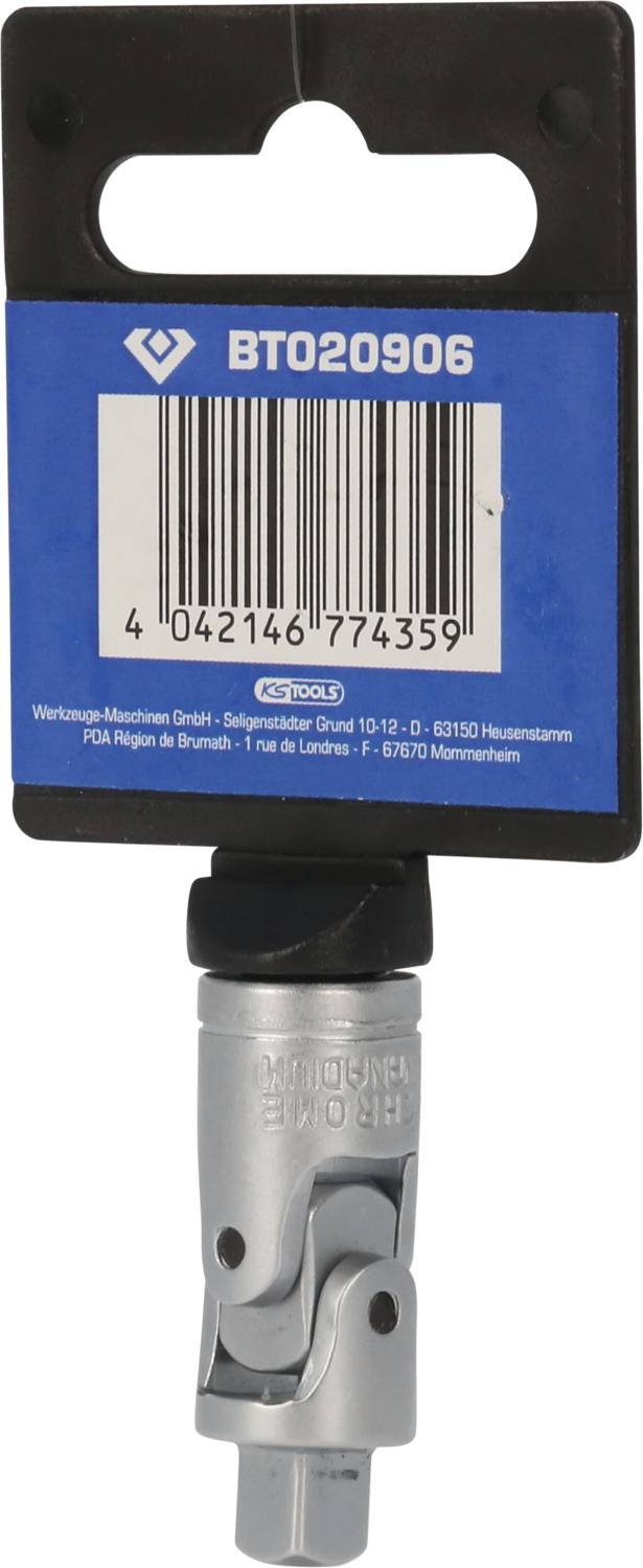 Ein silbernes Kfz-Gelenk mit einer blauen Verpackung, auf der ein Barcode und die Nummer 'BT020906' abgebildet sind.