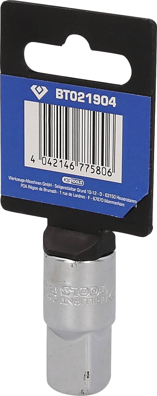 Metallische Zündkerzennuss mit blauem Etikett 'BT021904', das Barcode und Herstellerinformationen zeigt.