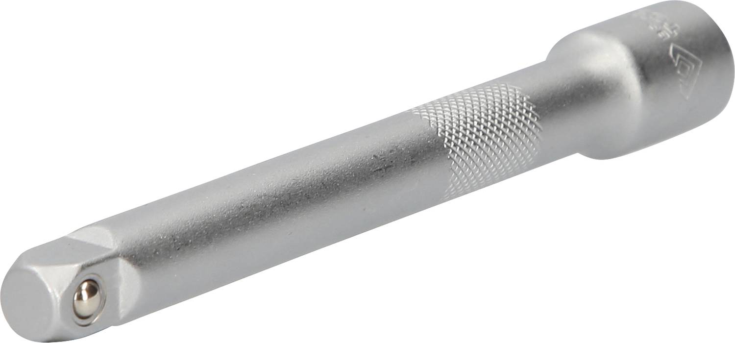 Silberfarbene Steckschlüssel-Verlängerung mit rutschfestem Griff und arretierender Kugel am Ende, für bessere Erreichbarkeit von Schrauben.