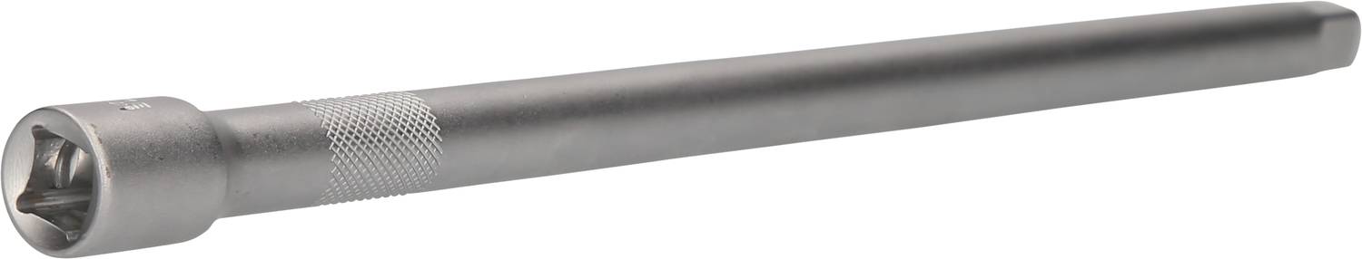 Ein silberner, langer Verlängerungsstab mit gerändeltem Griff, verwendet für Schraubenschlüssel, um schwer erreichbare Stellen zu erreichen.