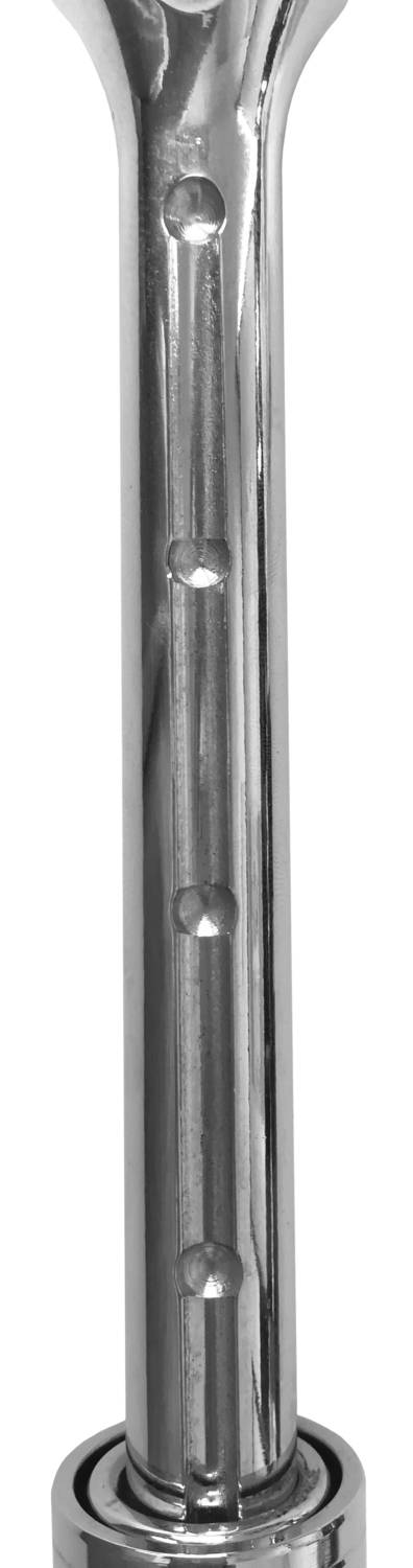 Ein verchromtes Metallrohr mit mehreren runden Ausstanzungen, möglicherweise Teil eines Werkzeugs oder Geräts.