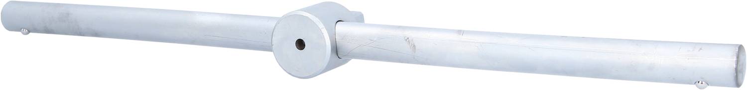 Ein gebogenes Metallrohr mit einer runden Befestigungsmutter in der Mitte. Ideal für industrielle oder technische Anwendungen.