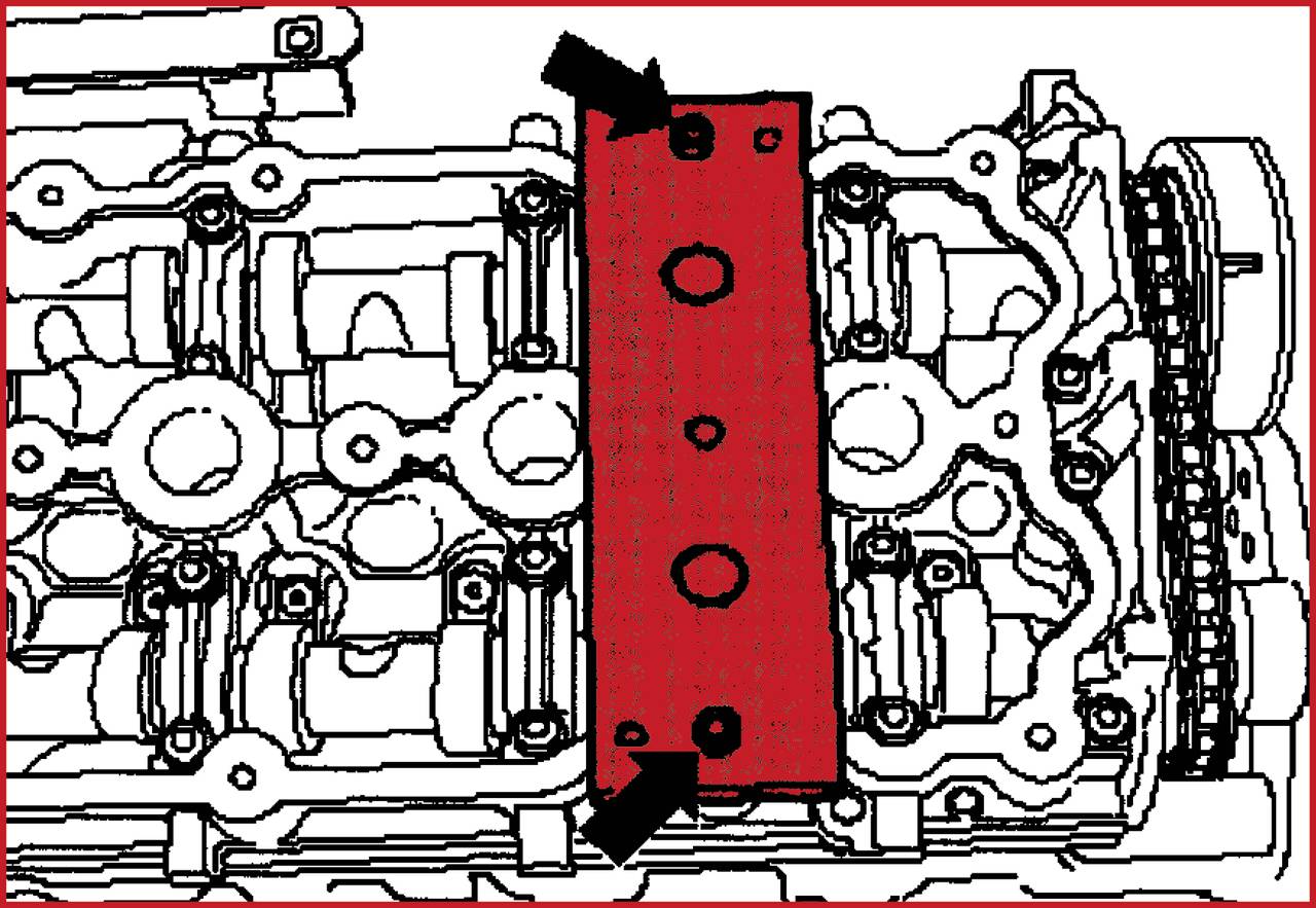 Ein Motorbauteil mit rotem Rechteck markiert; zwei Pfeile weisen auf Schrauben hin. Draufsicht auf einen mehrzylindrigen Motorblock.