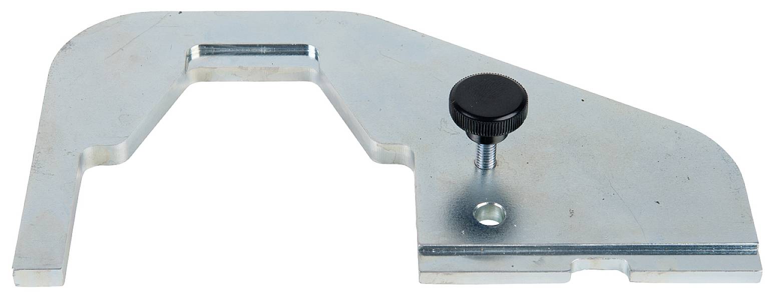 Metallwinkel mit schwarzer Schraube, verwendet zur Stabilisierung oder Befestigung in Konstruktionen.