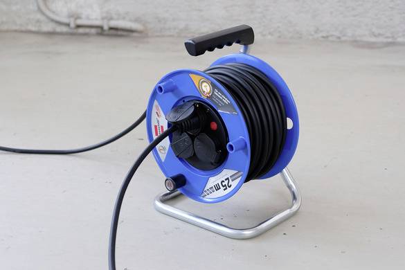 Brennenstuhl 9123020539 Kabeltrommel 25m Schwarz Schutzkontakt-Stecker