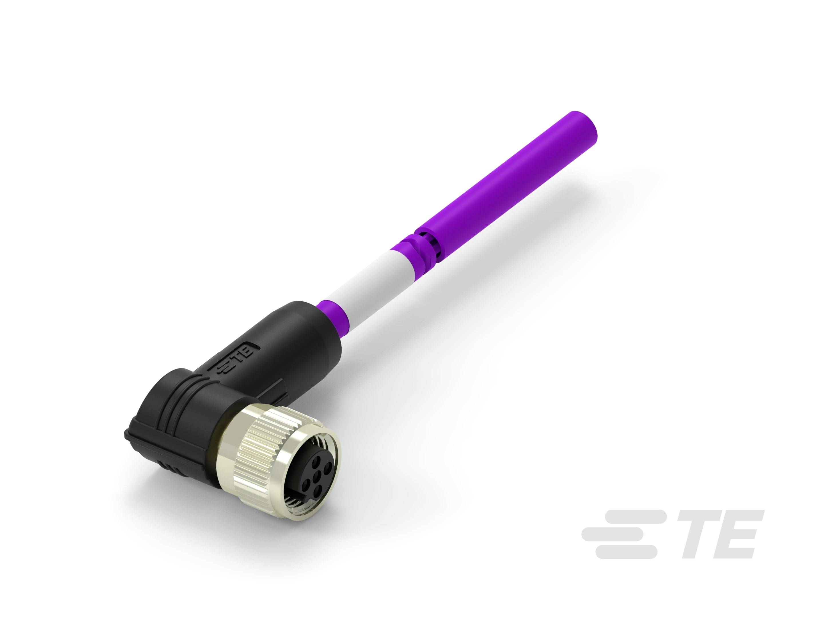 Winkelsteckverbinder mit lila Kabel, schwarzem Gehäuse und silbernem Anschluss. Designed von TE Connectivity.