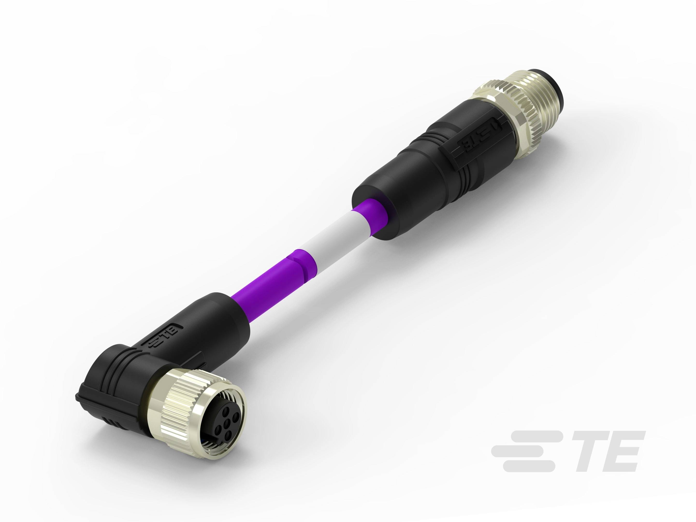 Steckverbindung mit violettem Kabel und schwarzen Anschlussstücken, ein Ende rechtwinklig. Markenlogo 'TE' in der Ecke.