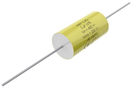 Ein Zylinderkondensator mit gelbem Gehäuse, gekennzeichnet mit „MKP C4G