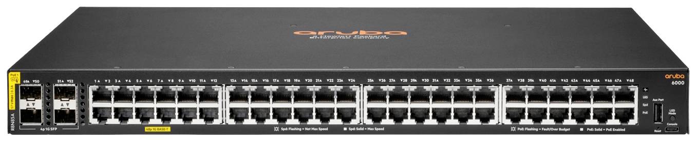 Ein schwarzer Netzwerk-Switch mit 48 Ports und zwei Modulerweiterungen, gekennzeichnet mit 'aruba' oben und gelbem Warnhinweis links.