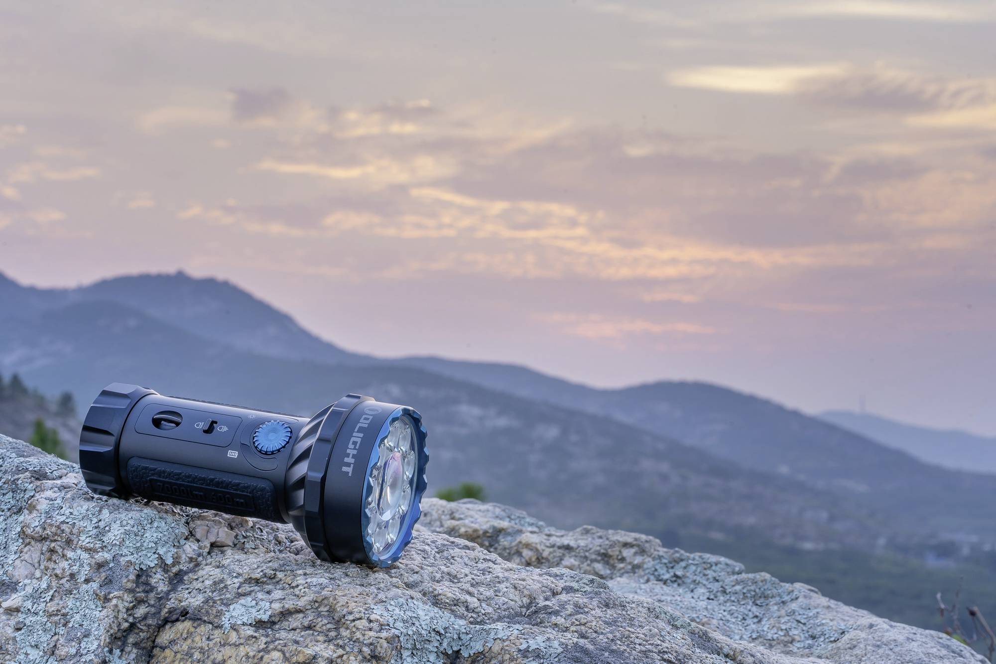 OLight Marauder Mini black LED Taschenlampe Große Reichweite akkubetrieben 7000lm 462g