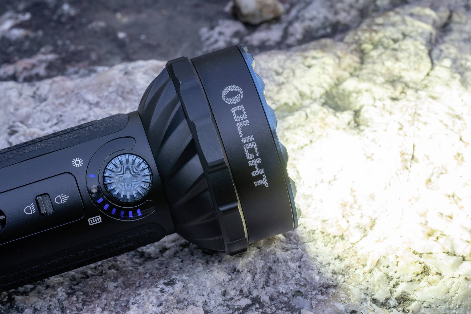 OLight Marauder Mini black LED Taschenlampe Große Reichweite akkubetrieben 7000lm 462g