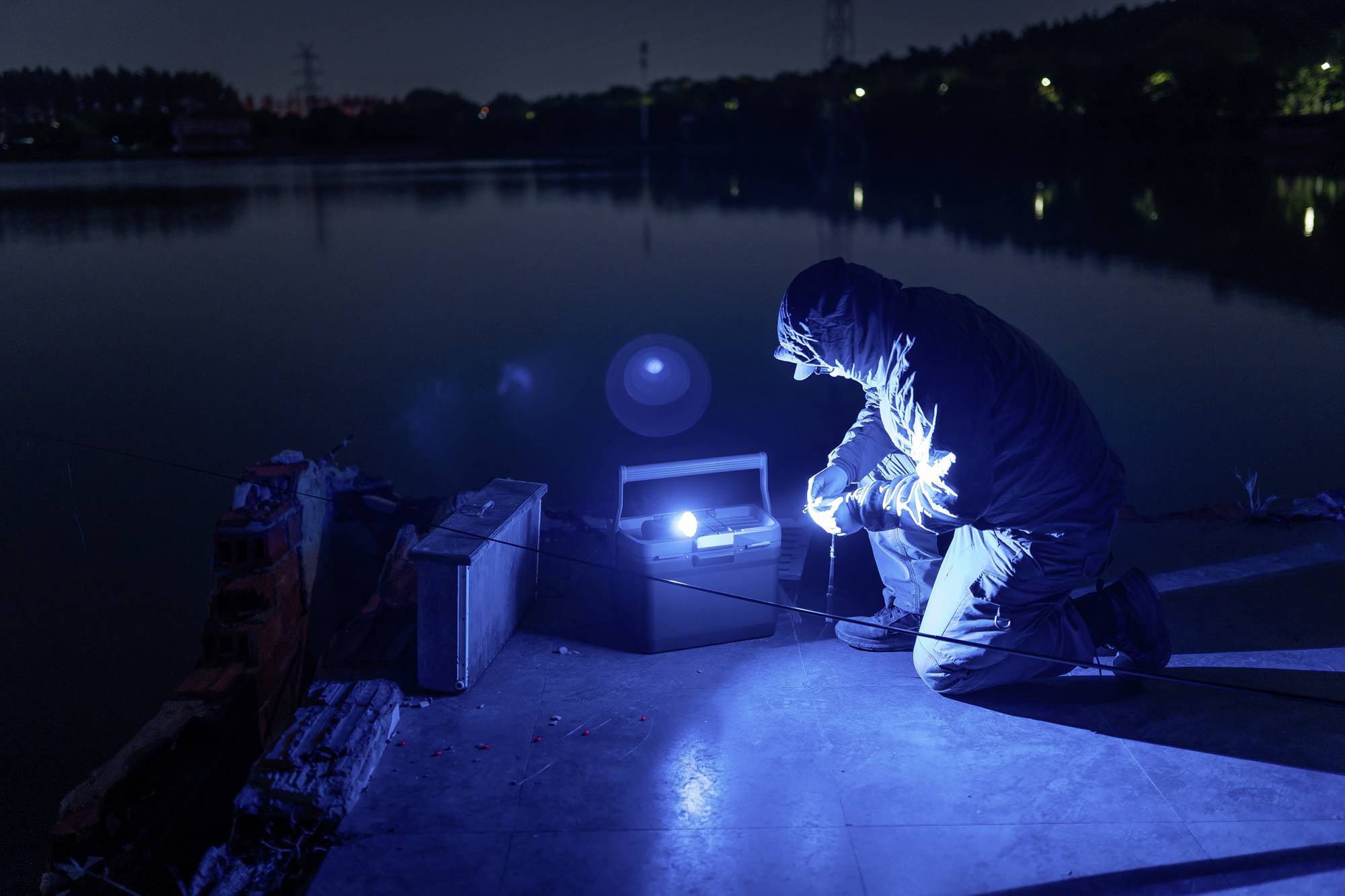 OLight Marauder Mini midnight blue LED Taschenlampe Große Reichweite akkubetrieben 7000lm 462g