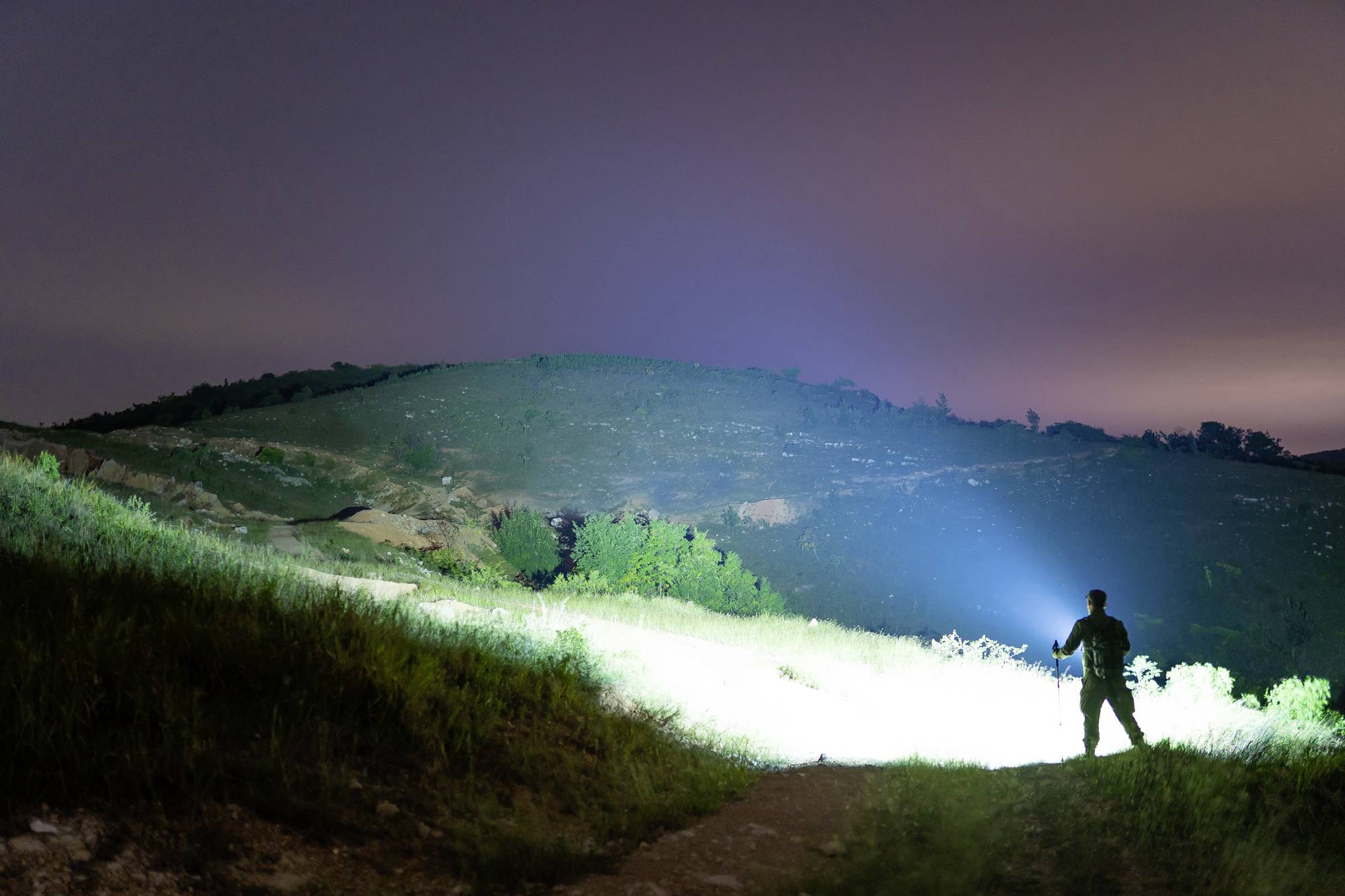 OLight Marauder Mini midnight blue LED Taschenlampe Große Reichweite akkubetrieben 7000lm 462g