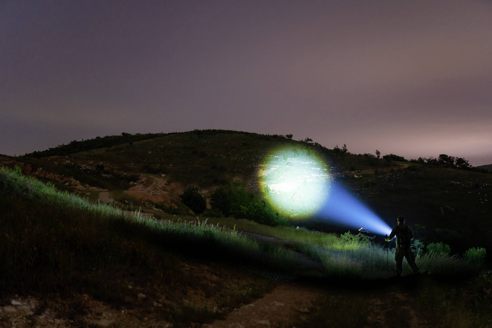 OLight Marauder Mini midnight blue LED Taschenlampe Große Reichweite akkubetrieben 7000lm 462g