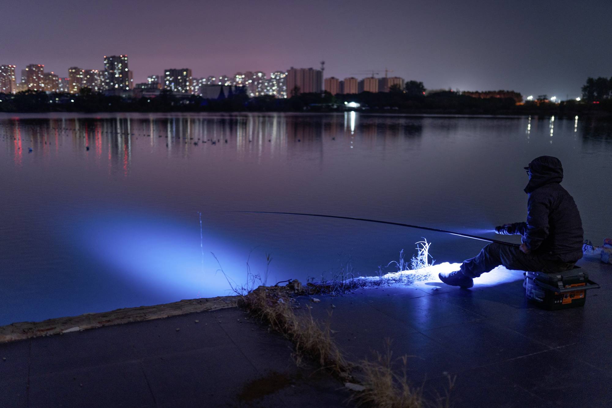 OLight Marauder Mini orange LED Taschenlampe Große Reichweite akkubetrieben 7000lm 462g