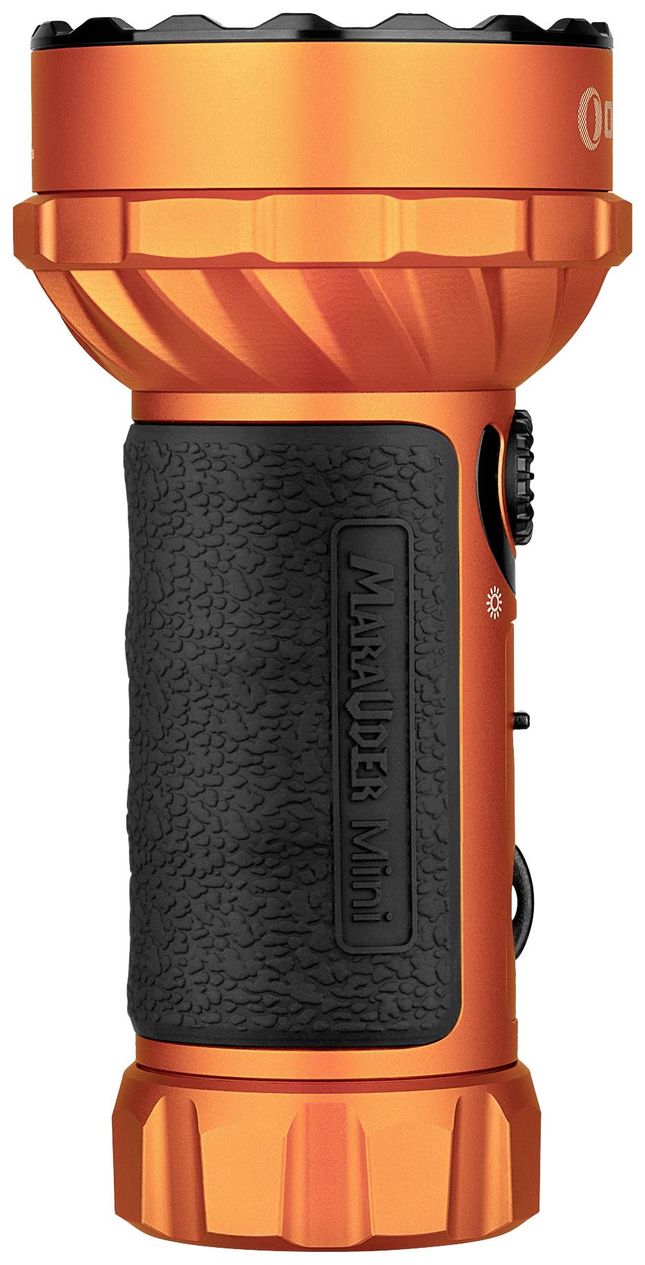 Eine orangefarbene Taschenlampe mit schwarz geriffeltem Griff liegt aufrecht.