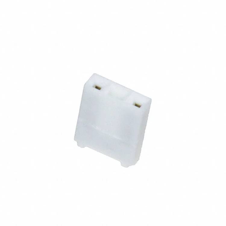 Ein kleiner weißer Kunststoffstecker mit zwei Schlitzen, verwendet für elektronische Geräte oder Kabel.