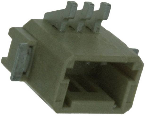 Eine Hand hält ein rosa Schlüsseletui mit Metallring und ausgestanztem Design. In der unteren rechten Ecke ist der Markenname 