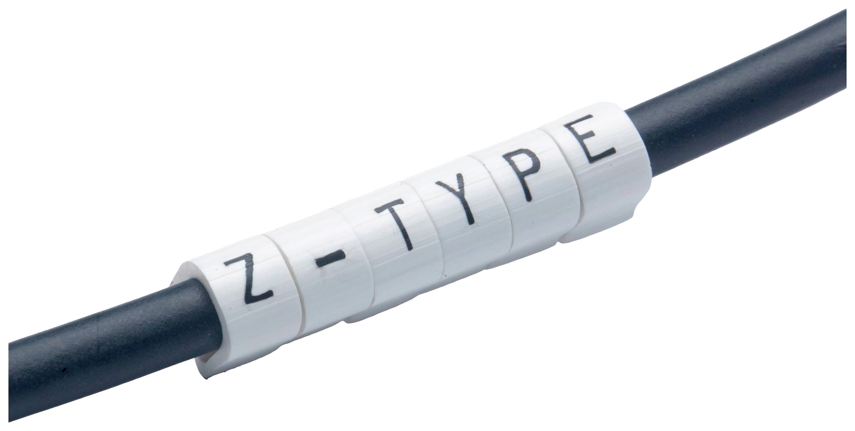Ein schwarzes Kabel mit weißen, zylindrischen Buchstabenringen, die das Wort 'Z-TYPE' bilden.
