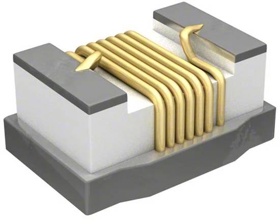 Ein sechspoliger Stecker mit vergoldeten Kontakten auf einer schwarzen Kunststoffbasis, verwendet zum Verbinden elektronischer Komponenten auf Leiterplatten.