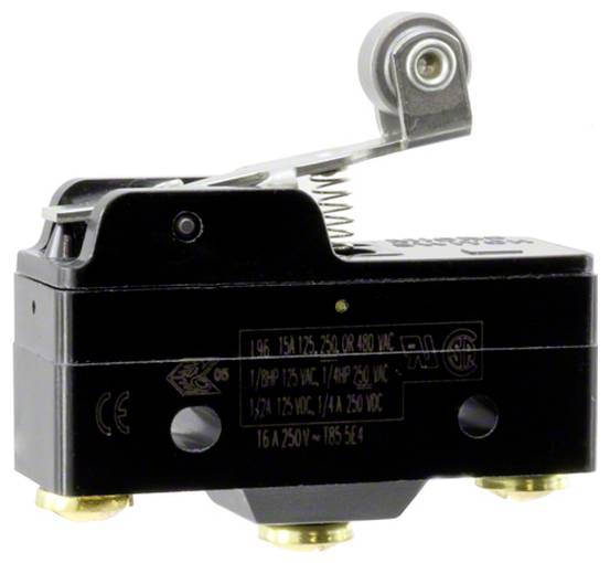 Ein schwarzer industrieller Endschalter mit silbernem Hebel, gekennzeichnet mit elektrischen Spezifikationen, verwendet zur Steuerung des Maschinenbetriebs.