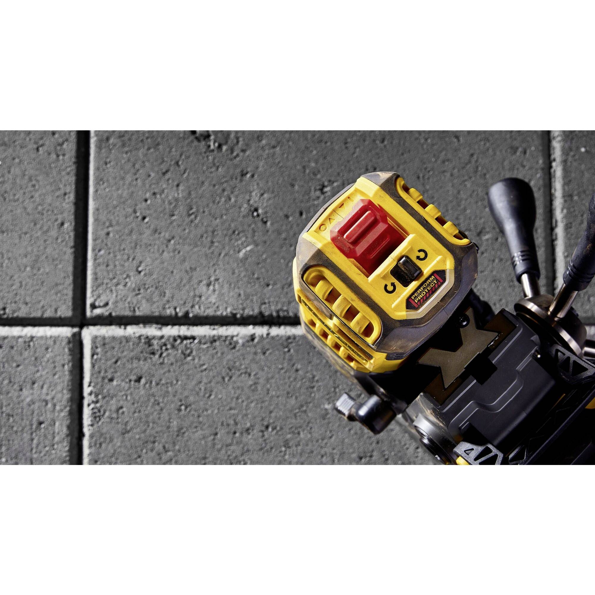 DEWALT DCD1623N-XJ 2-Gang-Magnetbohrmaschine ohne Akku, ohne Ladegerät, inkl. Koffer