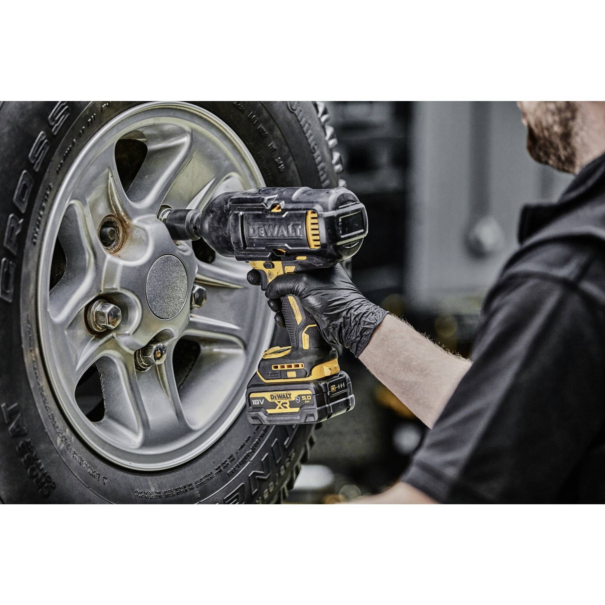 DEWALT DCF900P2G-QW Akku-Schlagschrauber 1.396 Nm 18 V 5.0 Ah Li-Ion inkl. Akku, inkl. 2. Akku, inkl. Ladegerät