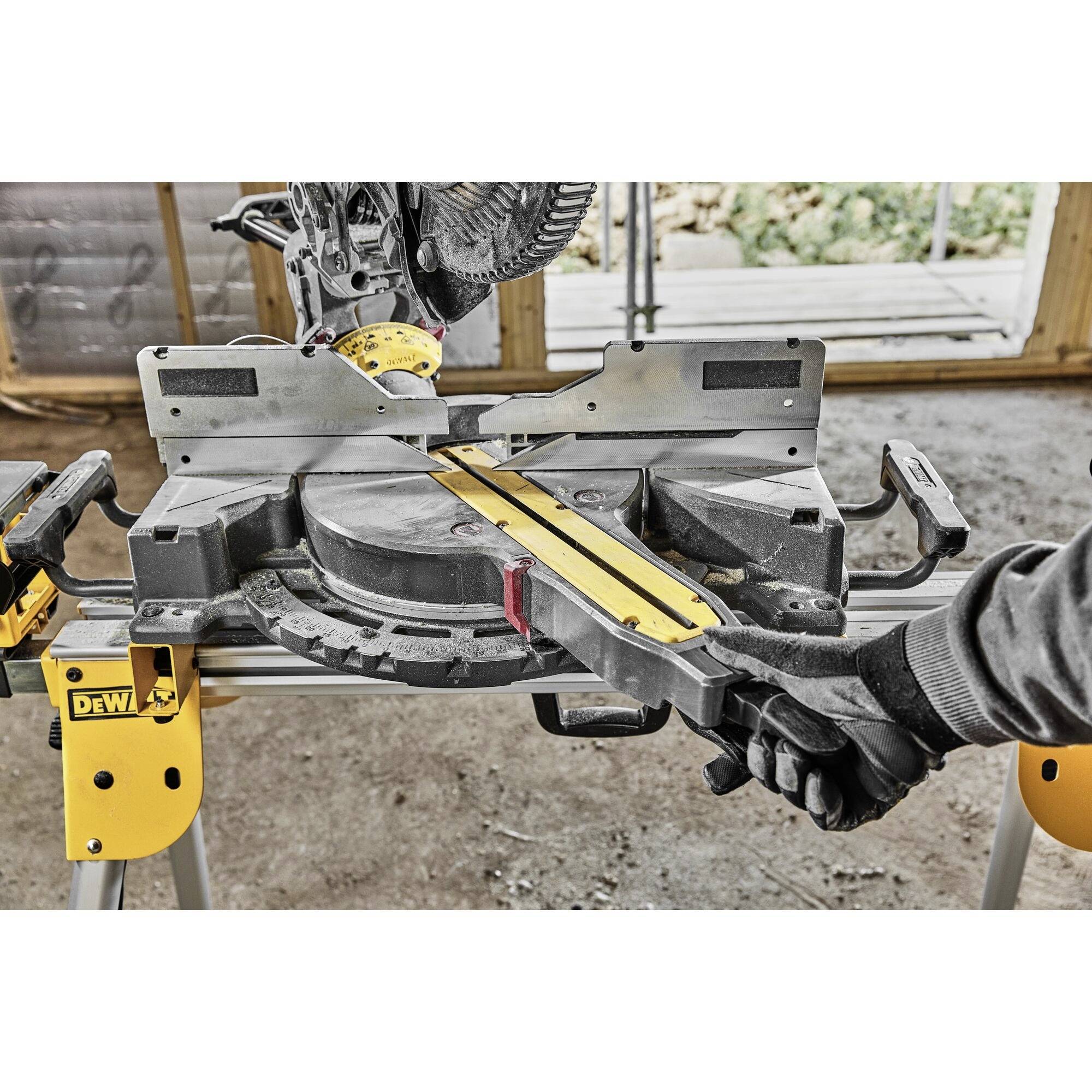 DEWALT Akku-Paneelsäge bürstenlos, ohne Akku 305mm 30mm