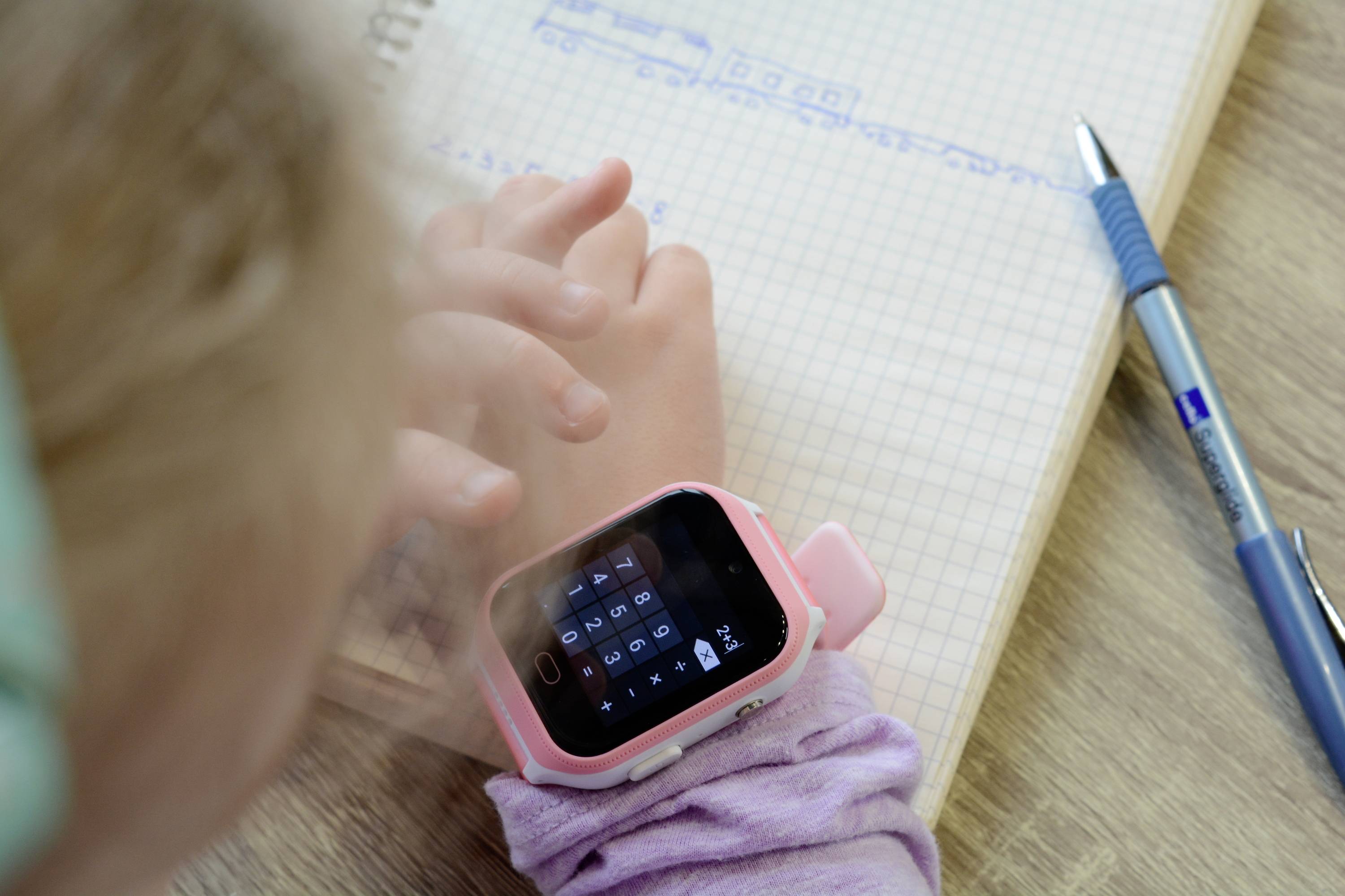 Technaxx PAW Patrol 4G Kids-Watch rosa Elektronik Kinder-Smartwatch 43 mm x 55 mm x 17 mm Rosa, Weiß, Schwarz