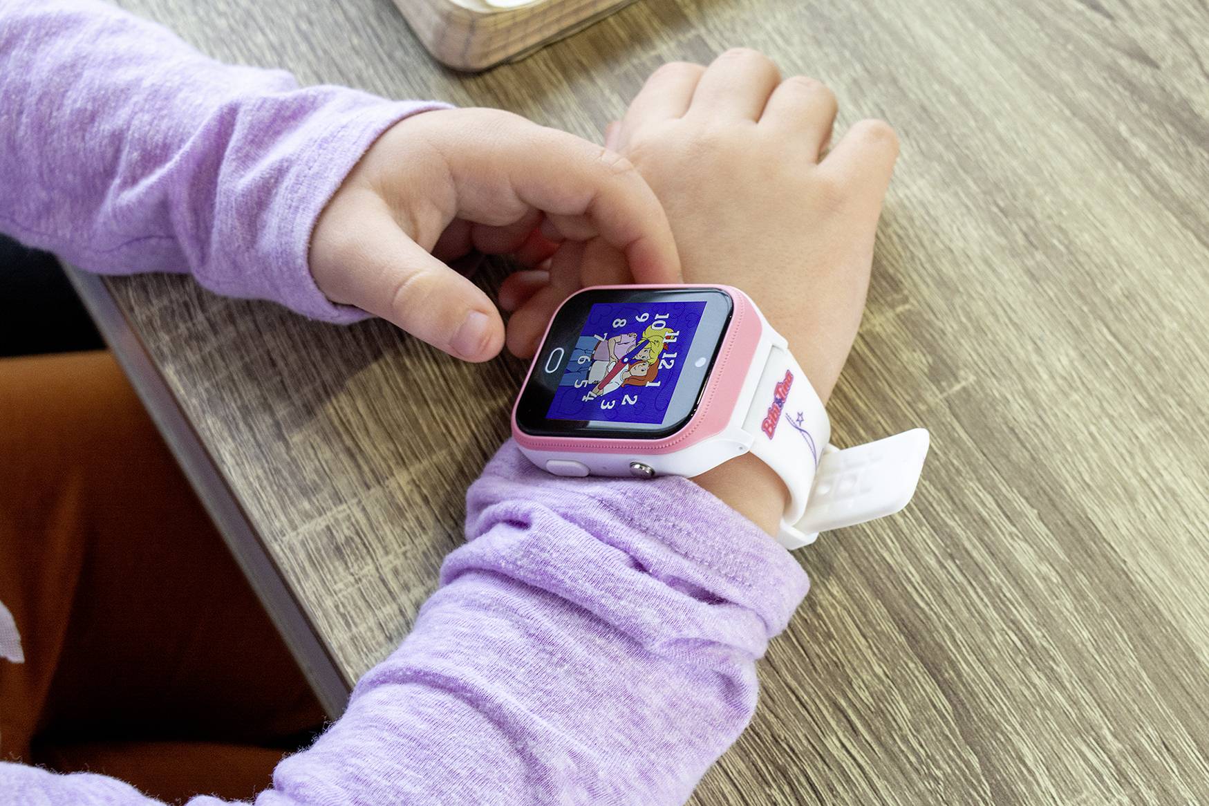 Technaxx Bibi&Tina 4G Kids-Watch Elektronik Kinder-Smartwatch 43 mm x 55 mm x 17 mm Rosa, Weiß, Schwarz