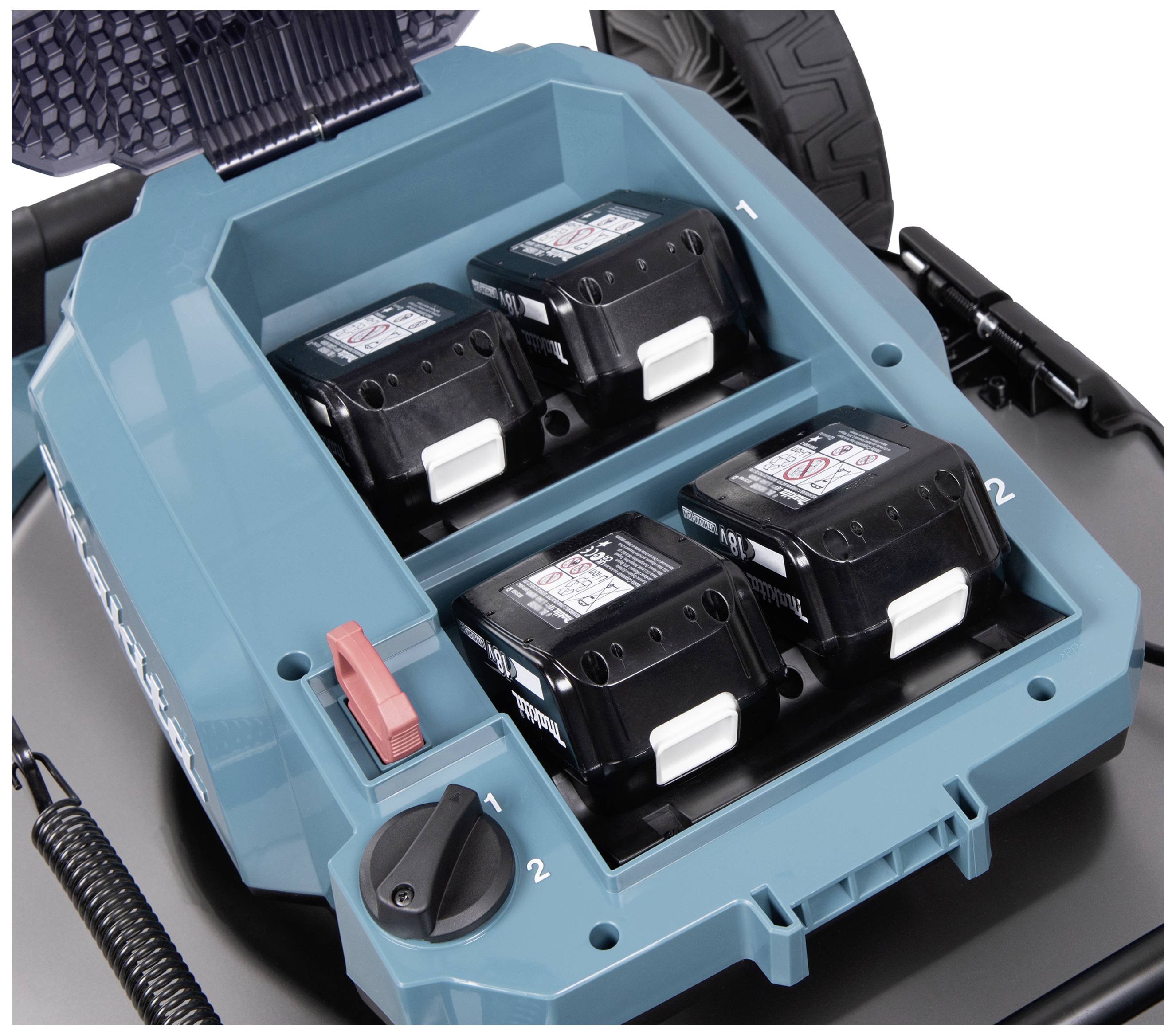 Bild eines Rasenmähers mit vier eingelegten Batterien und einem roten Ein-/Ausschalter, zeigt die Batterieanordnung im Gerät.