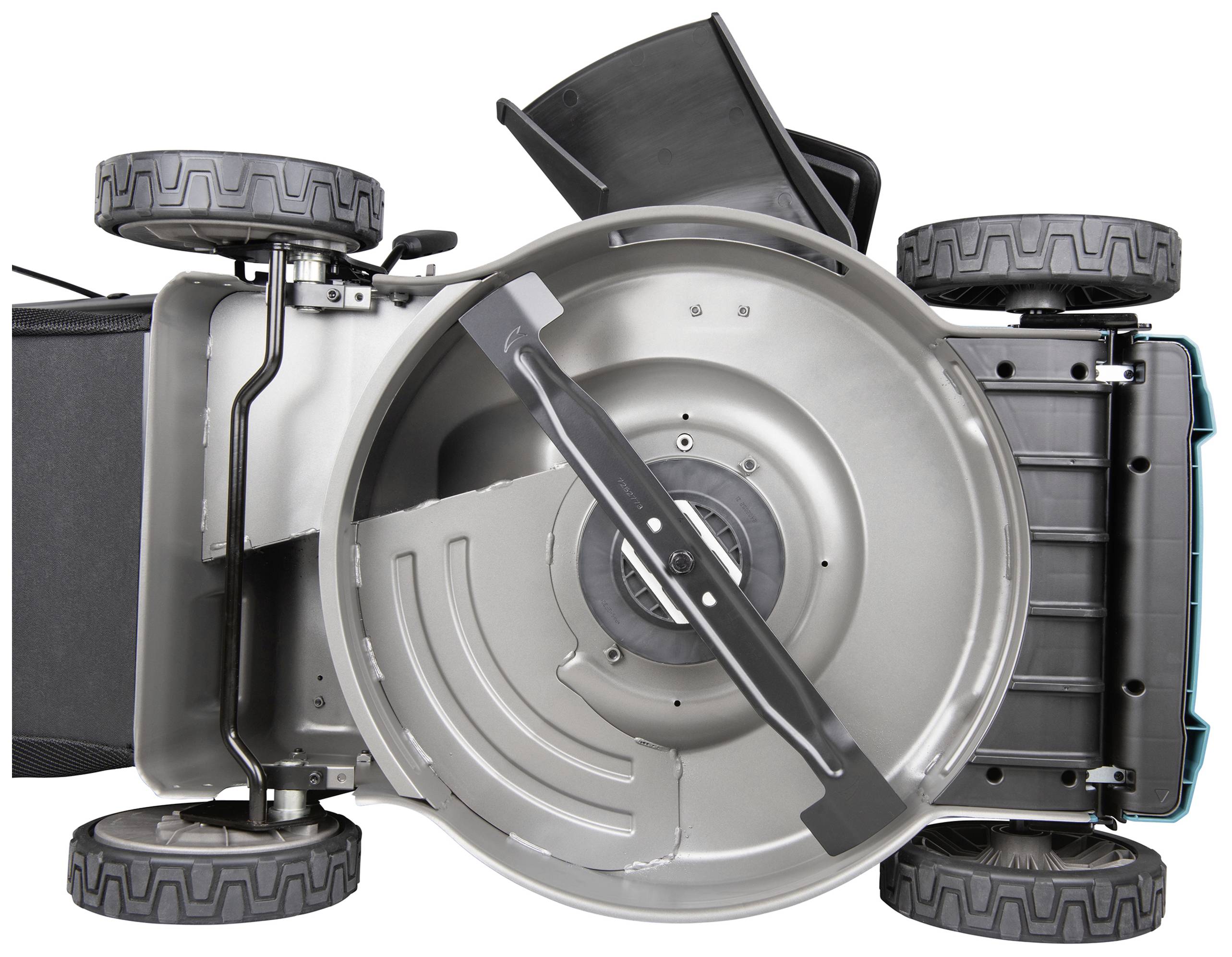 Rasenmäher von unten gezeigt, mit sichtbarem Metallmesser und Rädern. Gehäuse und Sicherheitsabdeckung klappen zur Seite.