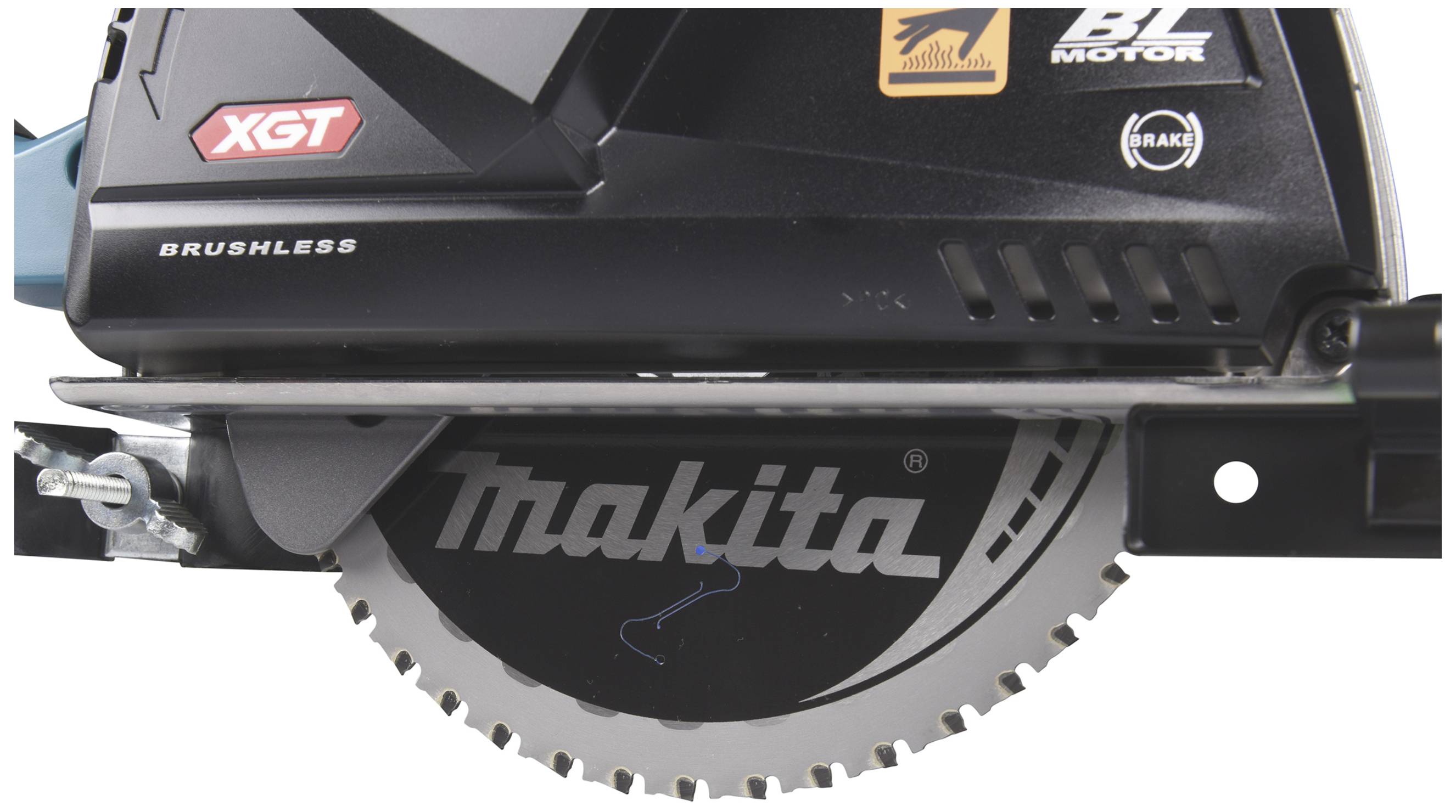 Eine Kreissäge der Marke Makita mit sichtbarem Sägeblatt und Beschriftungen 'XGT' und 'BL Motor'.