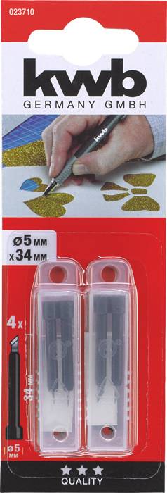 Verpackung mit Ersatzklingen von 'kwb Germany GmbH', gezeigt mit Bild einer Hand, die Goldfolie schneidet. Vier Klingen enthalten.