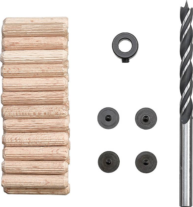 Holzdübel, Bohrer und Kunststoffringe auf weißem Hintergrund.