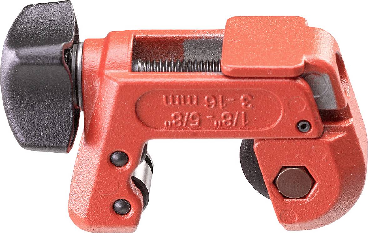 Ein roter Rohrschneider aus Metall mit schwarzem Griff, geeignet für Rohre mit einem Durchmesser von 3 bis 16 mm.