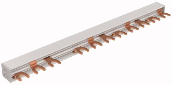 Messingschiene mit mehreren U-förmigen Anschlüssen, verwendet zur elektrischen Verteilung in einem Schaltsystem.