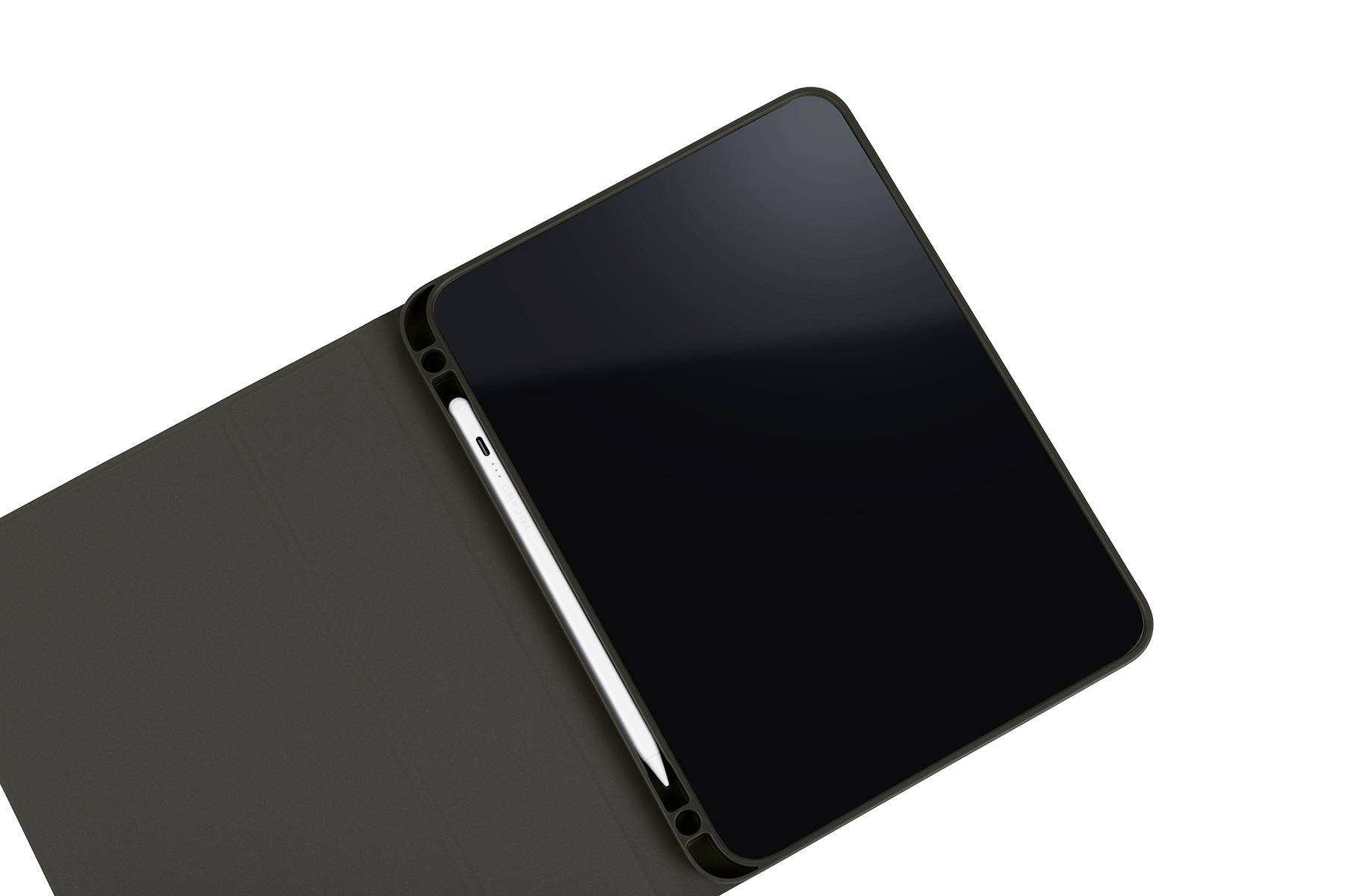 Ein Tablet in einer schwarzen Hülle, halb geöffnet auf einer weißen Oberfläche liegend.