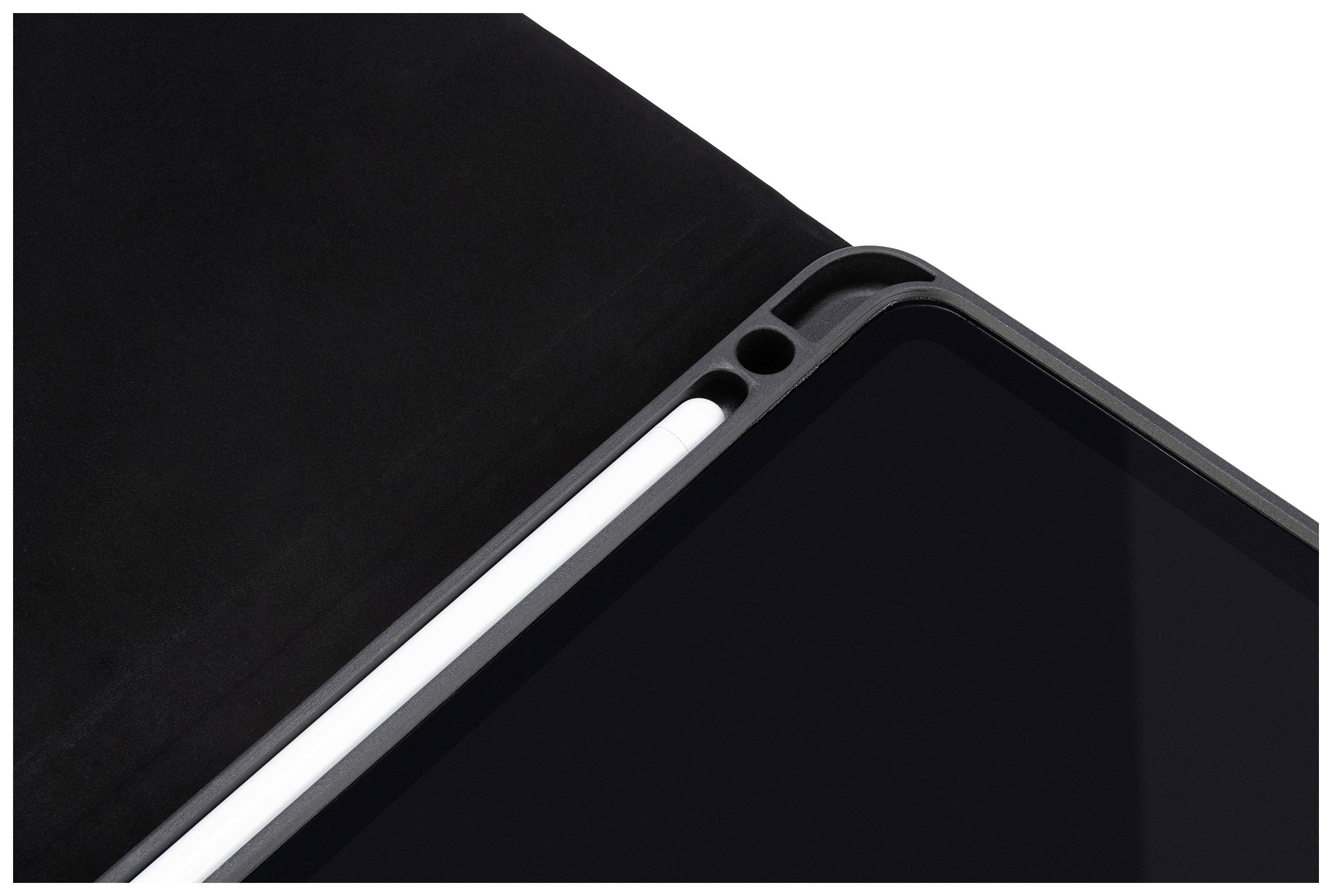Ein Tablet mit einer Hülle, die oben eine Aussparung für einen Stift hat. Der Bildschirm ist schwarz.