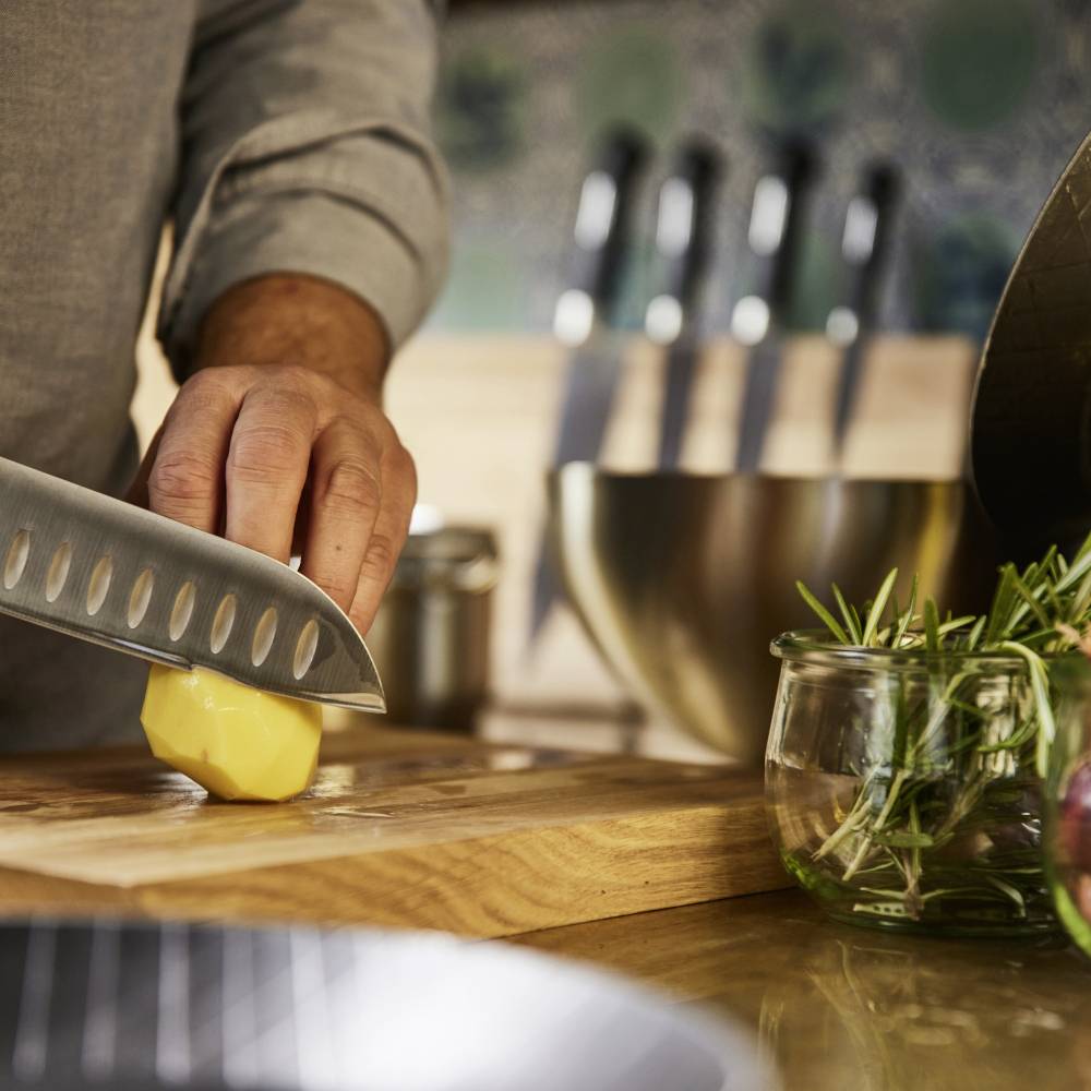 Siena HOME P41795 Schneidbrett 45° Griff Brescia, Eiche FSC® 100%