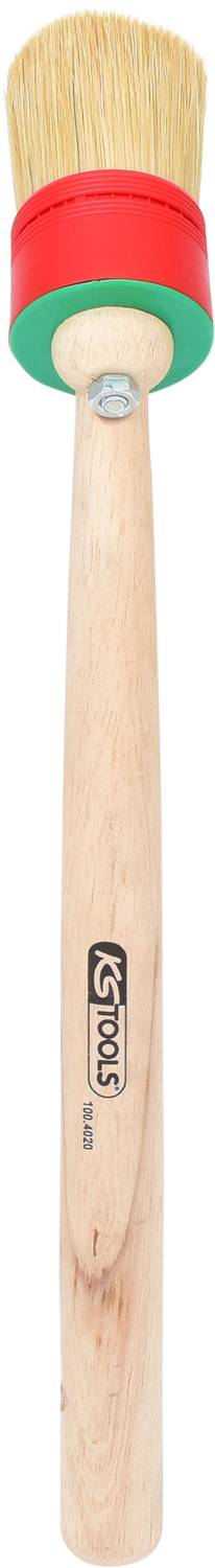 Runder Holzgriffpinsel mit roten und grünen Kunststoffteilen am Borstenansatz. Geeignet für Malerarbeiten.