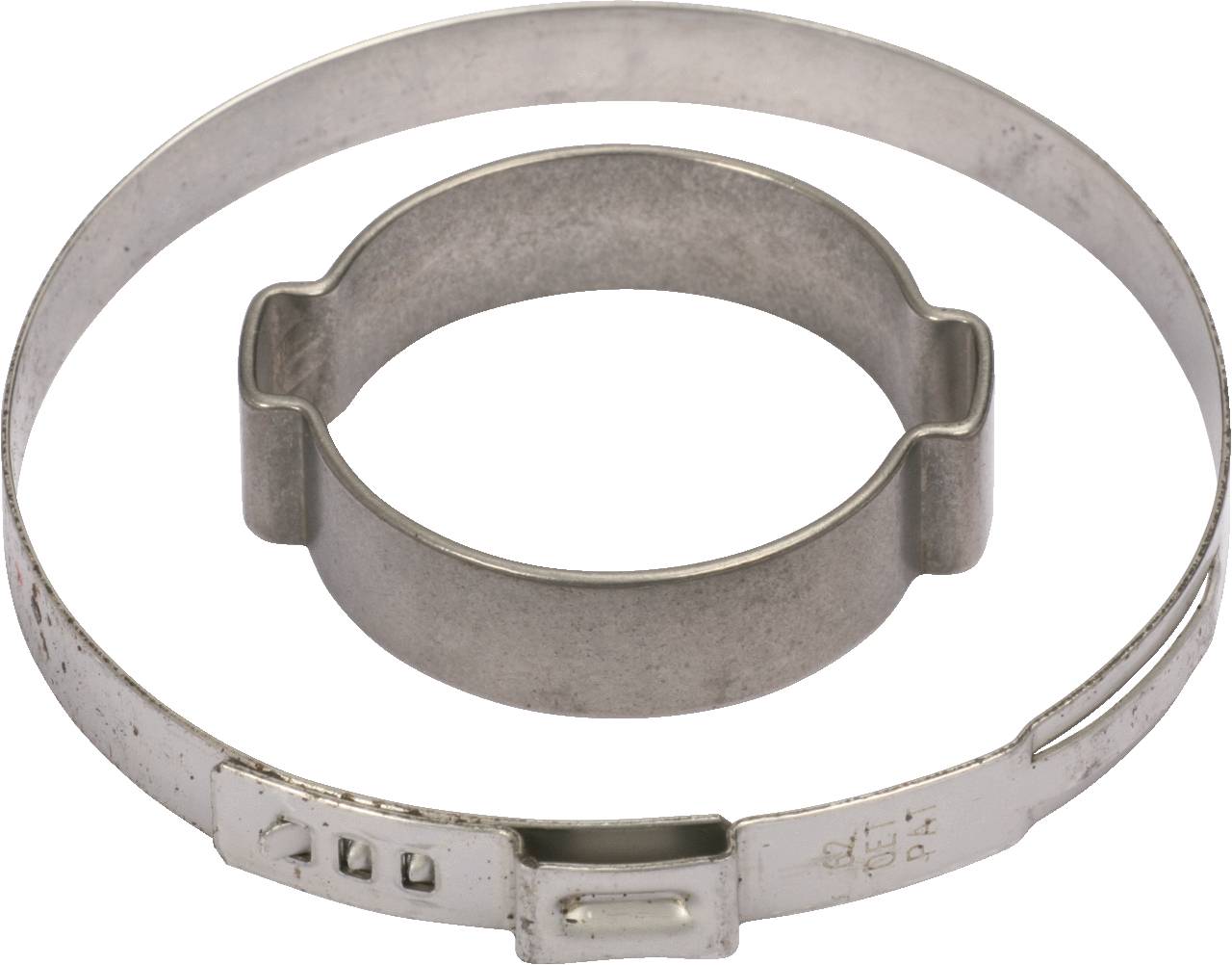 Metallische Flachbandklemme und Schlauchklemme aus Edelstahl, auf weißem Hintergrund. Geeignet für Schlauchbefestigungen und Rohrverbindungen.