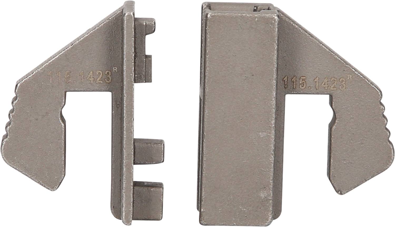 Zwei metallische Winkelstücke mit gezacktem Griff und zwei herausstehenden Stiften, möglicherweise für Befestigungszwecke.