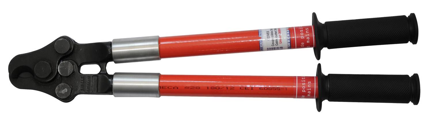 Eine rote Bolzenschneiderzange mit schwarzen Griffen, verwendet zum Schneiden von dicken Draht- oder Metallstangen.