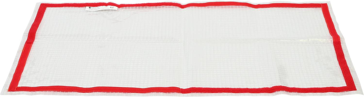 Rechteckige Anti-Rutsch-Matte mit roter Umrandung, auf weißem Hintergrund, dient zur Sicherung von Gegenständen auf glatten Oberflächen.