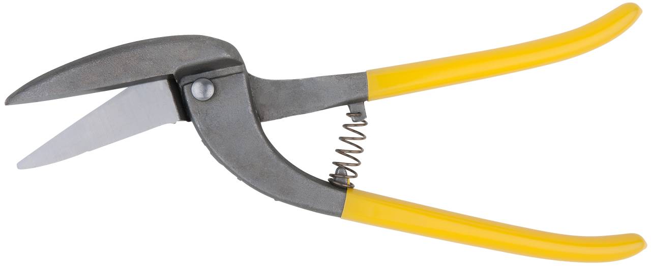 Eine gelbe Blechschere mit Metallklingen und Federmechanismus, vor neutralem Hintergrund.