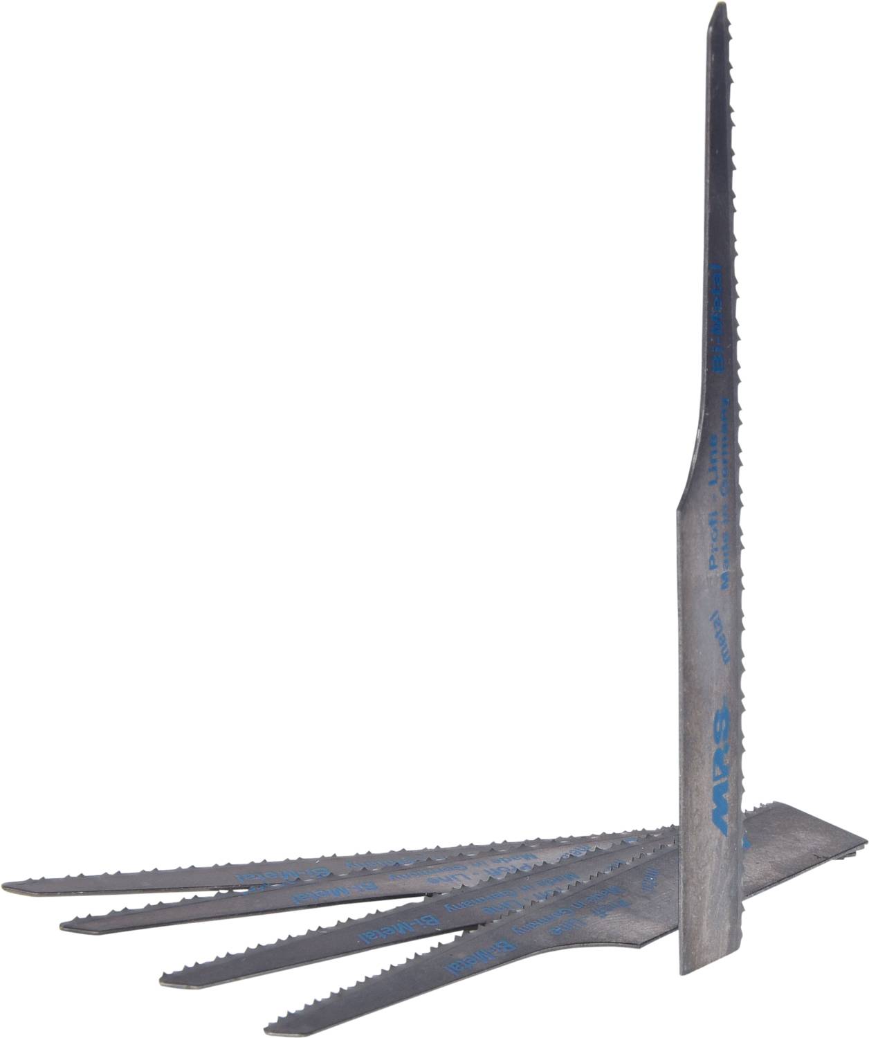 Ein Set von fünf Metallsägeblättern, schräg übereinander liegend. Ein vertikal stehendes Blatt ist besonders hervorgehoben.