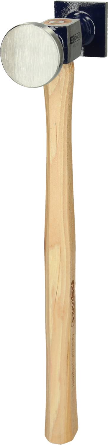 Ein Hammer mit Holzgriff und metallischem Kopf, vertikal ausgerichtet. Der Kopf reflektiert Licht, der Stiel ist hellbraun.