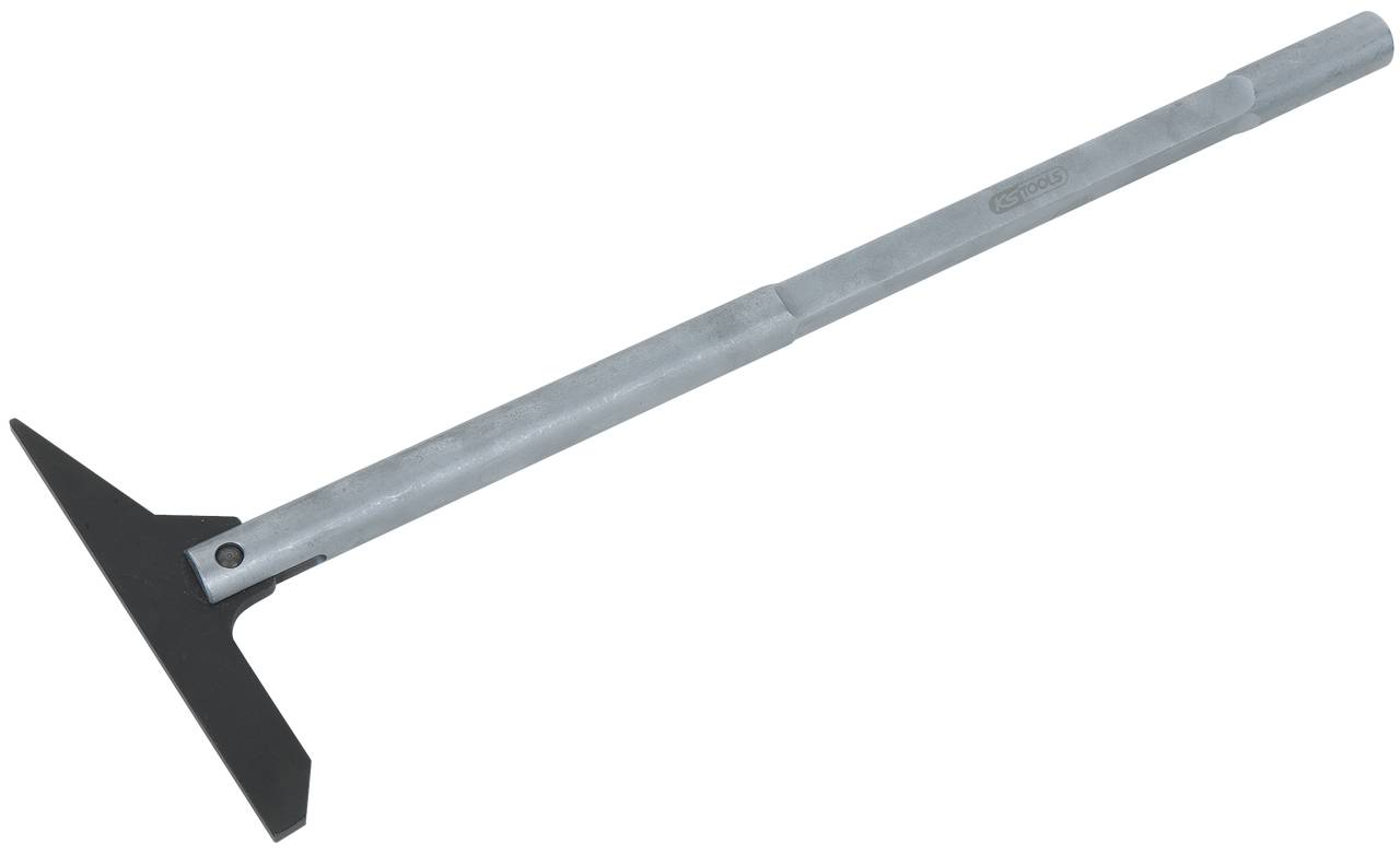 Eine Hacke mit einem langen Metallgriff und einer schwarzen zweizackigen Klinge, geeignet für Gartenarbeiten.